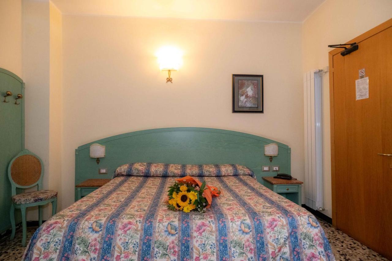 Hotel Magnolia Albenga Exteriér fotografie