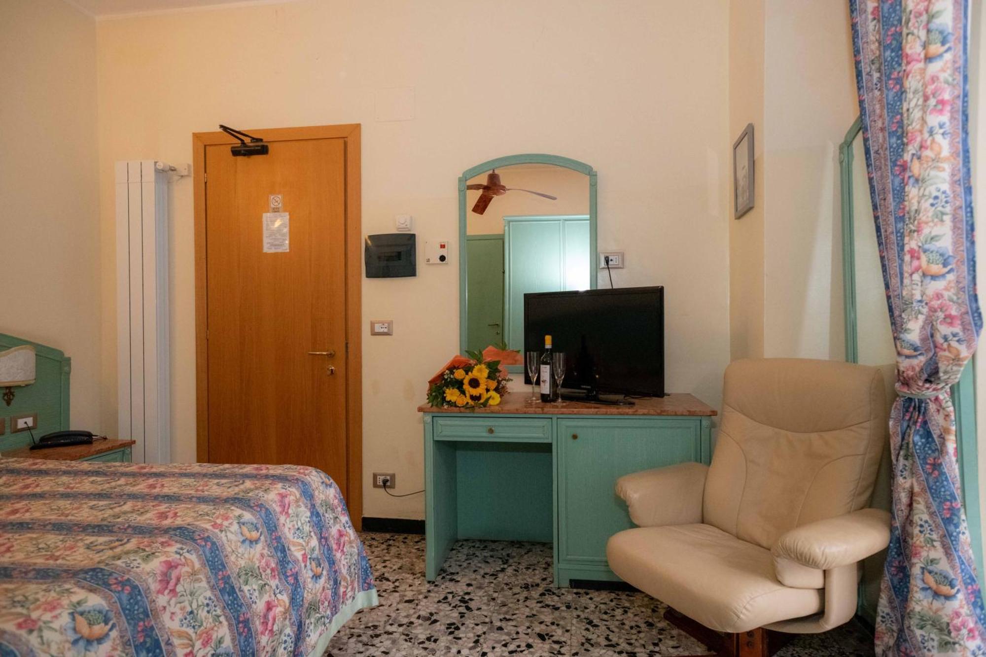 Hotel Magnolia Albenga Exteriér fotografie