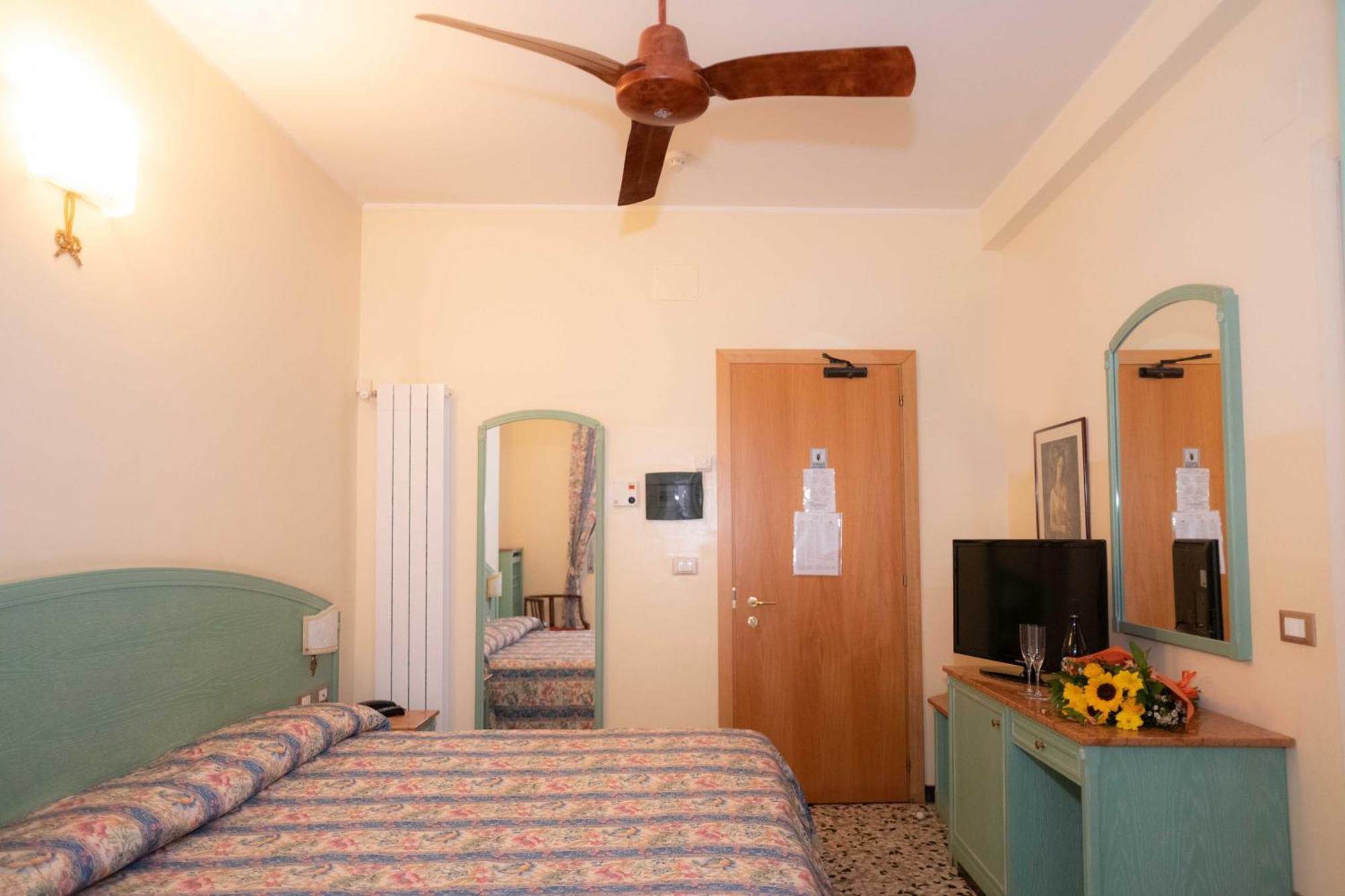 Hotel Magnolia Albenga Exteriér fotografie